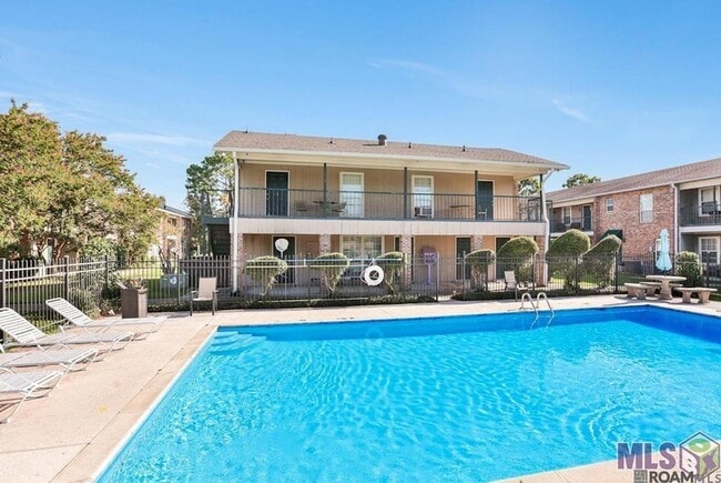 Building Photo - 4625 Parkoaks Dr
