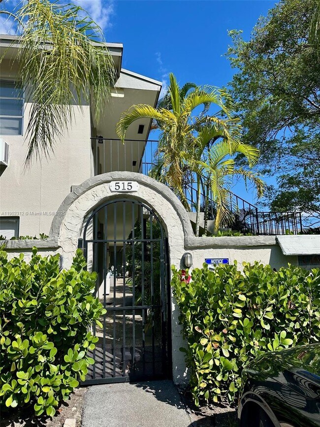 Building Photo - 515 SE 9th St