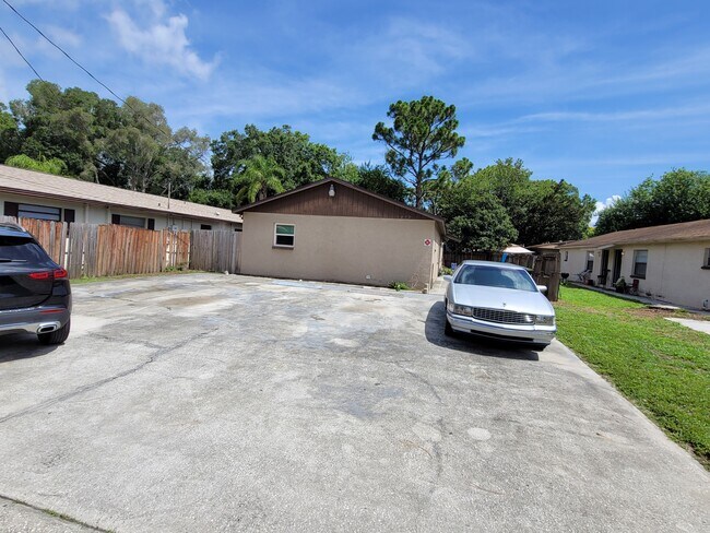 Building Photo - 5849 Crestmont St