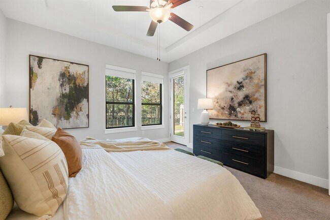 Building Photo - 4323 Spicewood Springs Rd