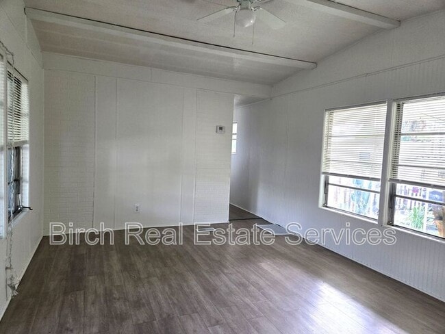 Building Photo - 7106 Commons Blvd