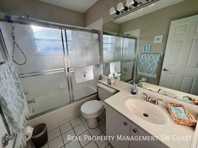 Building Photo - 541 Windsor Sq