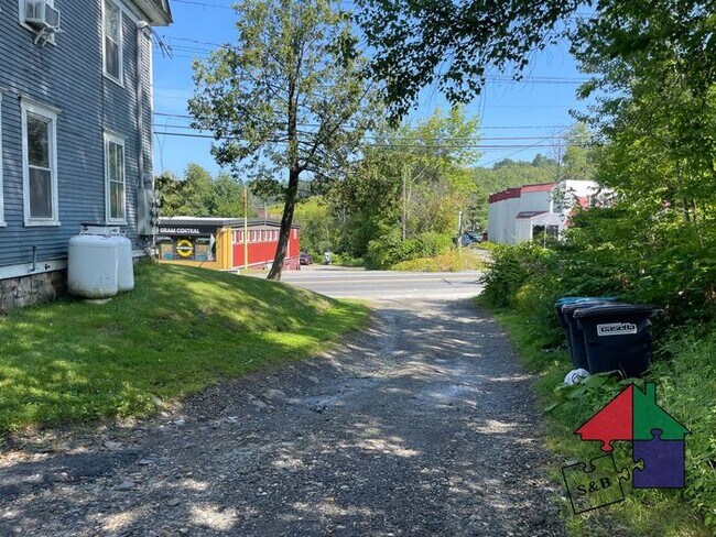 Building Photo - First Floor 1BR in Montpelier - Pets Negotiable!