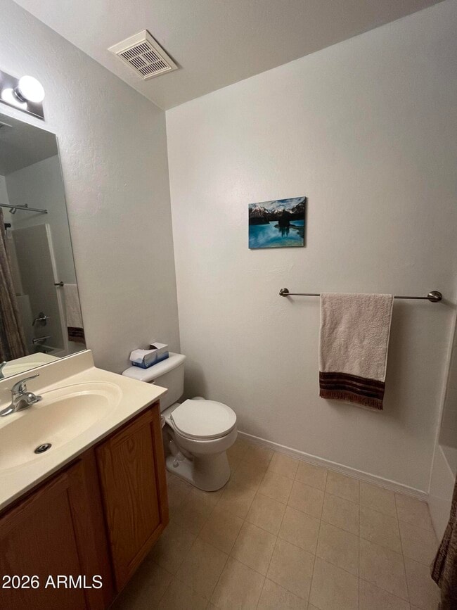 Building Photo - 10460 E Hillery Dr