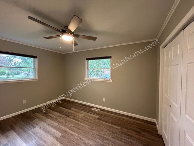 Building Photo - Stunning 4-bedroom, 2-bath Home with Attached Garage