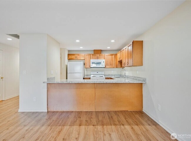 Building Photo - 12202 NE 39th St