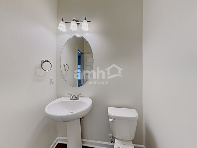 Building Photo - 2311 Foxy Dr