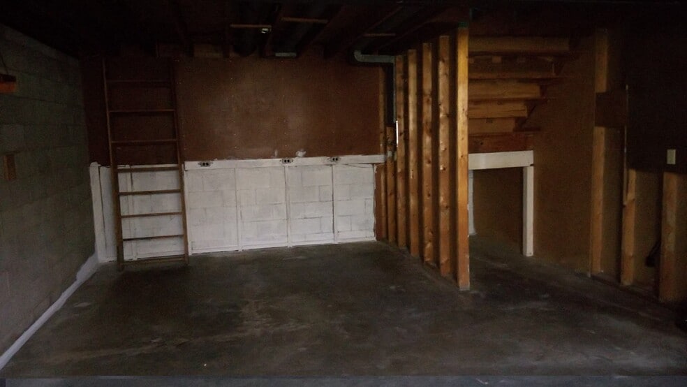Building Photo - 5402 W 32nd St