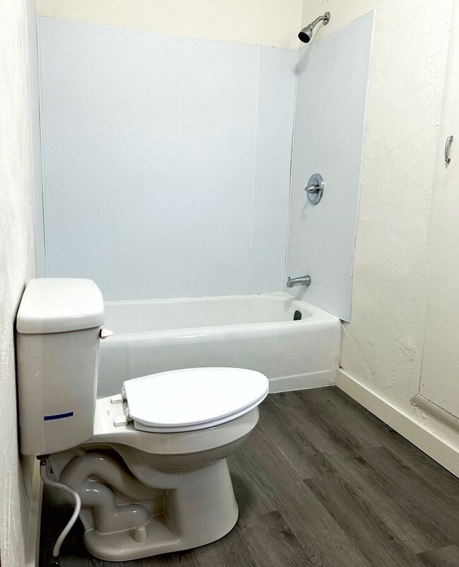 Building Photo - Recently Updated first floor apartment within walking distance to Main St  Grove City !