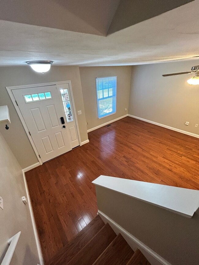 Building Photo - Like New Townhome in Old SW! Close to Cari...