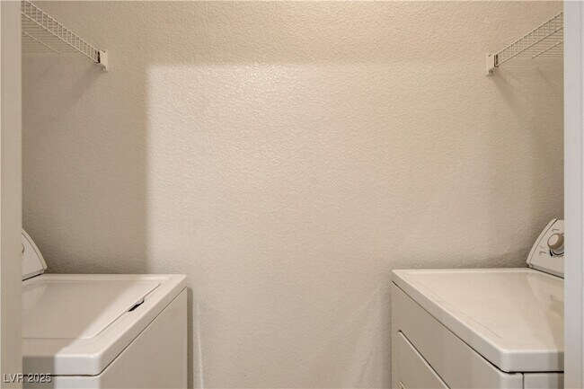 Building Photo - 10550 W Alexander Rd