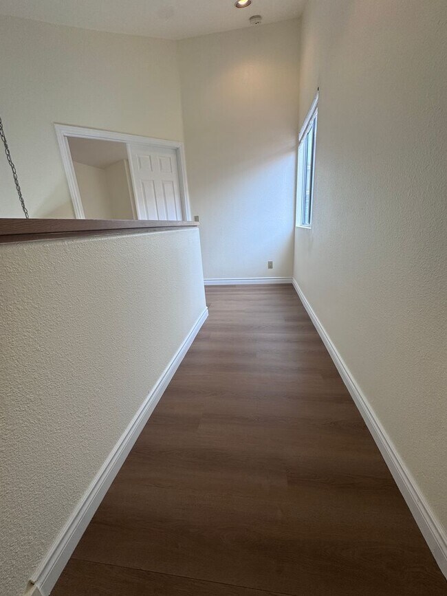 Building Photo - Spacious La Jolla Home in Gated Community