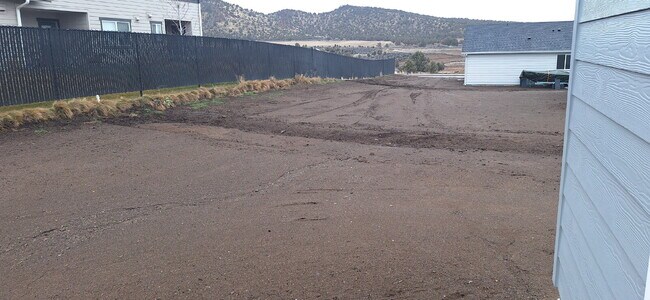 Building Photo - 3 Bedroom 2 Bathroom New build House