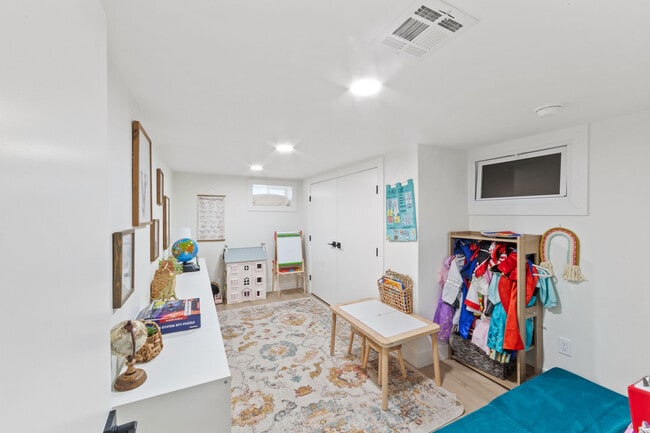 Building Photo - 17-11 Berdan Ave