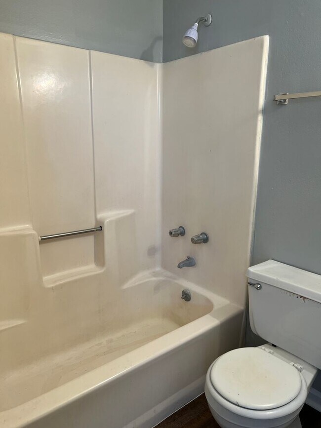 Building Photo - 300 Carriage Ln