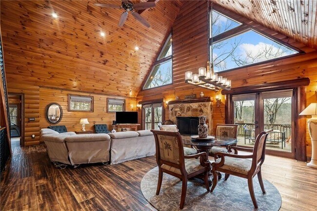 Building Photo - 5281 Laurel Ln