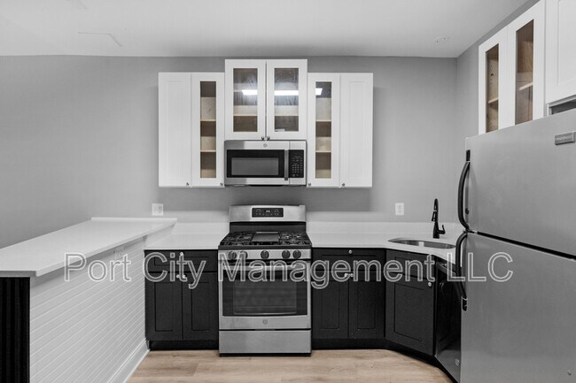 Building Photo - 1416 N Milton Ave
