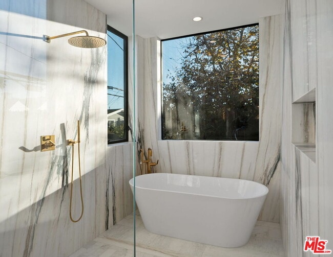 Building Photo - 738 Palms Blvd