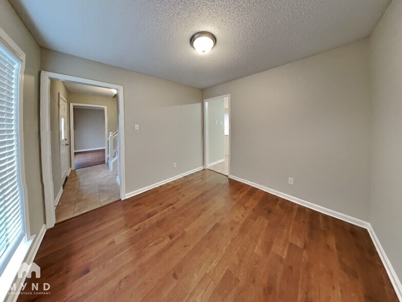 Building Photo - 2433 Dove Glen Cove