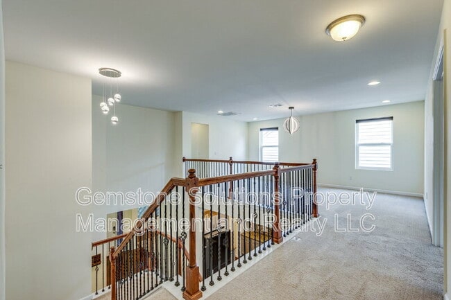 Building Photo - 203 S Dunnwood Ln