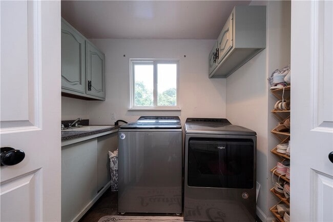 Building Photo - 109 Oak Ridge Dr
