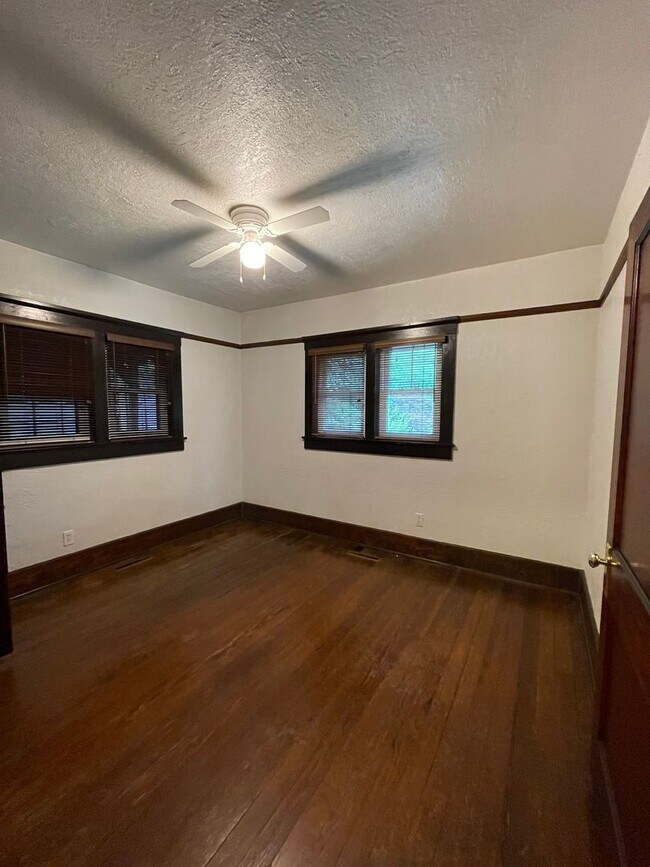 Building Photo - 499 Littleton St