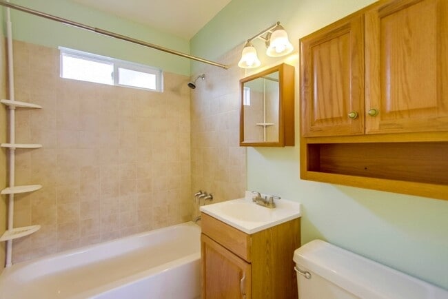 Bathroom - 3138 Collier Ave