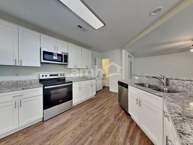 Building Photo - 5114 Wetlands Dr