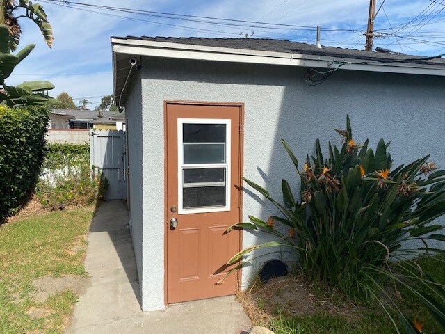Laundry room - 3415 W Alameda Ave