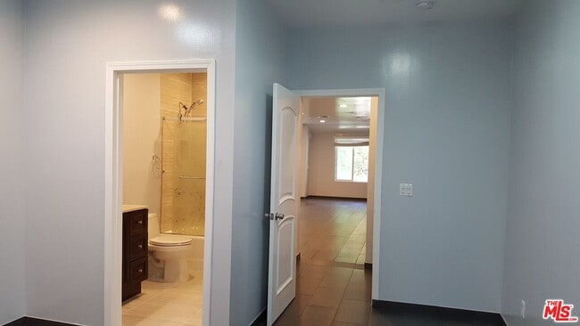 Building Photo - 15746 Magnolia Blvd