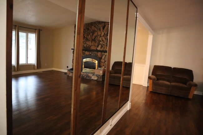 Building Photo - Duplex in Post Falls