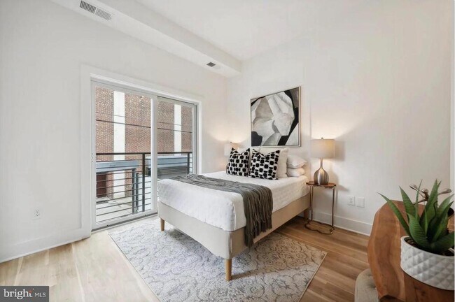 Building Photo - 2015 13th St NW