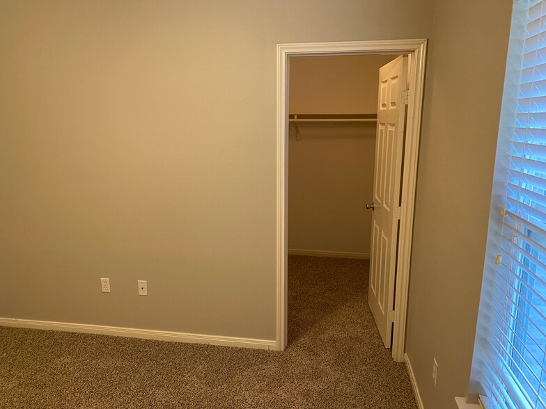 Building Photo - 313 San Rafael Dr