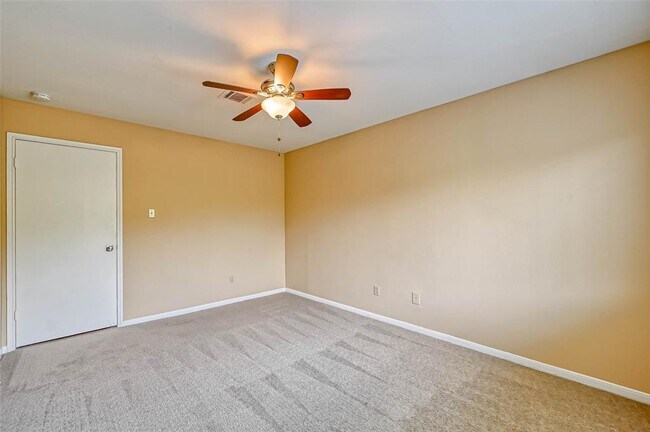 Building Photo - 2223 Kinbrook Dr