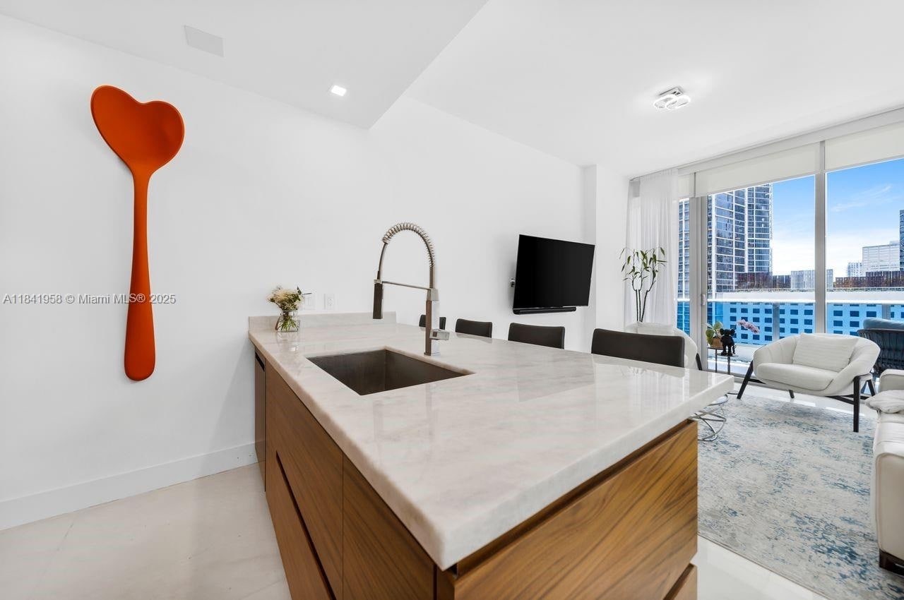 Building Photo - 200 Biscayne Boulevard Way