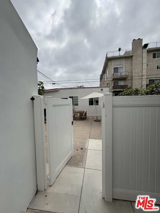 Building Photo - 816 N McCadden Pl