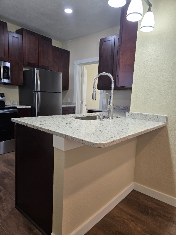 Building Photo - 105 Elbow Ct