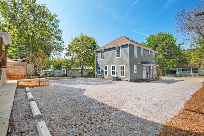 Building Photo - 576 S Willow Ave