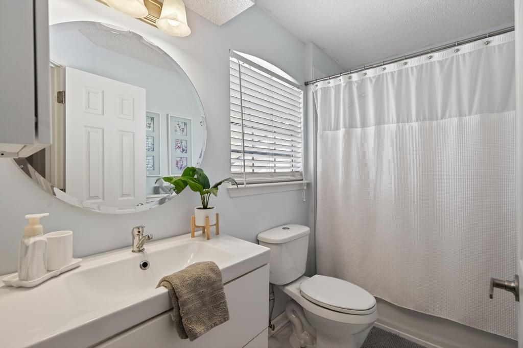 Building Photo - 805 Old Bridge Rd