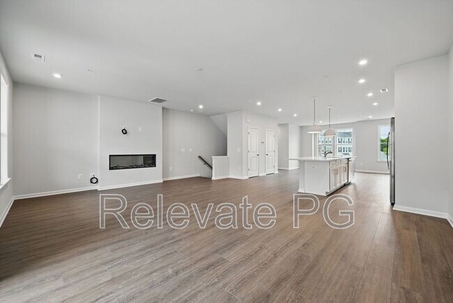 Building Photo - 636 Brookwood Glen Ter