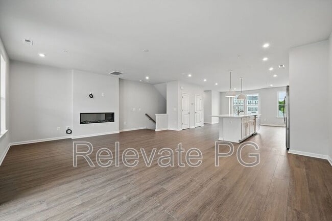 Building Photo - 636 Brookwood Glen Terrace