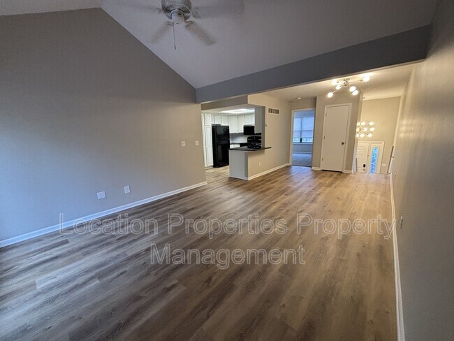 Building Photo - 1424 Applegate Ct