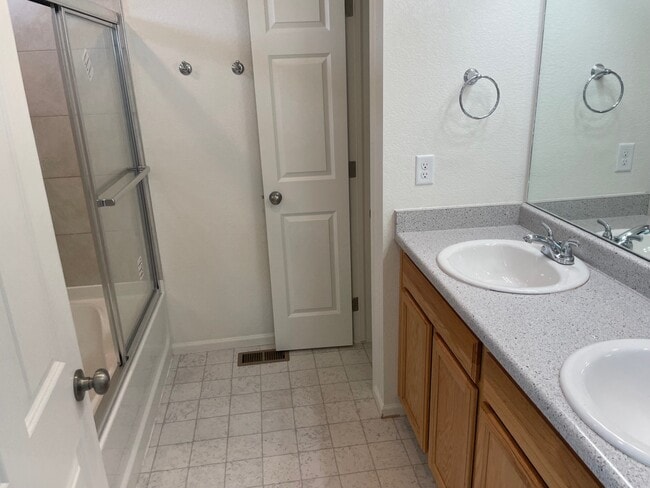 Building Photo - 4406 N Quatar Ct