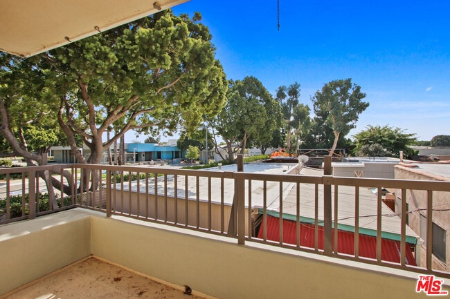 Building Photo - 2013 21st St