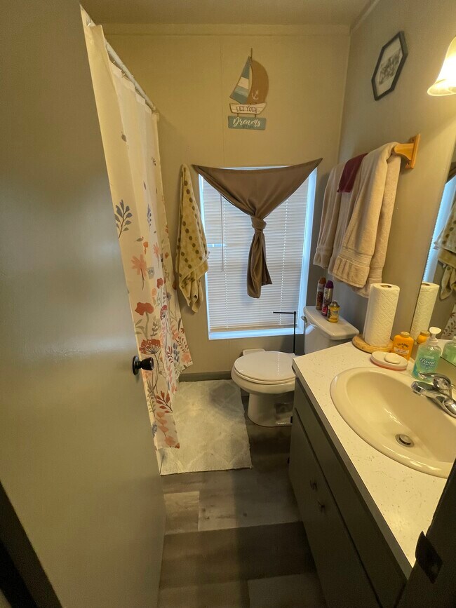 Building Photo - 324 Wilson St