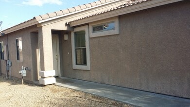 Building Photo - 4BR/2Ba Home in a Quiet Community,