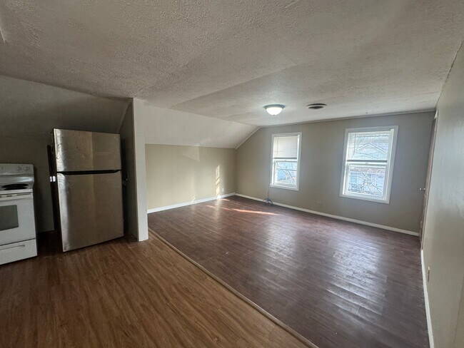 Building Photo - 212 Depeyster St