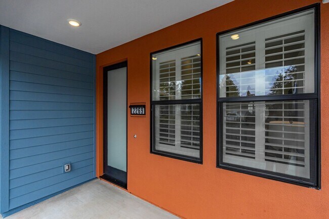 Building Photo - Bright and Beautiful 3 bedroom 2 full bathroom Home! Attached two car tandem garage with large en...