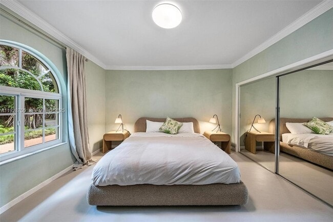 Building Photo - 1033 Almeria Ave