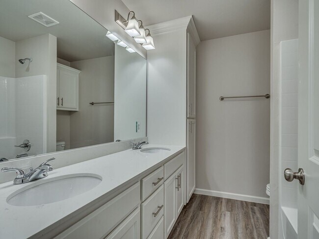 Building Photo - Very Nice 4 Bedroom 2 Bath Duplex in Oakdale Schools - Lawn Care Included